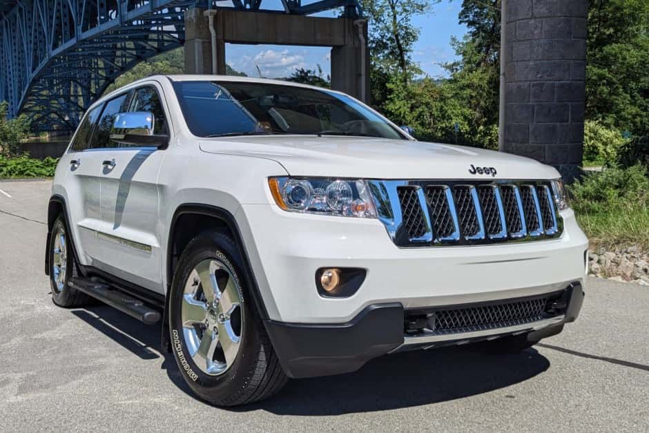 2011 Jeep WK2 Grand Cherokee sold for $32,503
