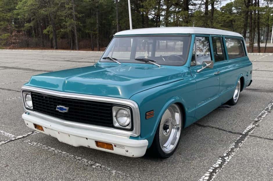1972 Chevrolet Suburban (1967-1972) sold for $15,000