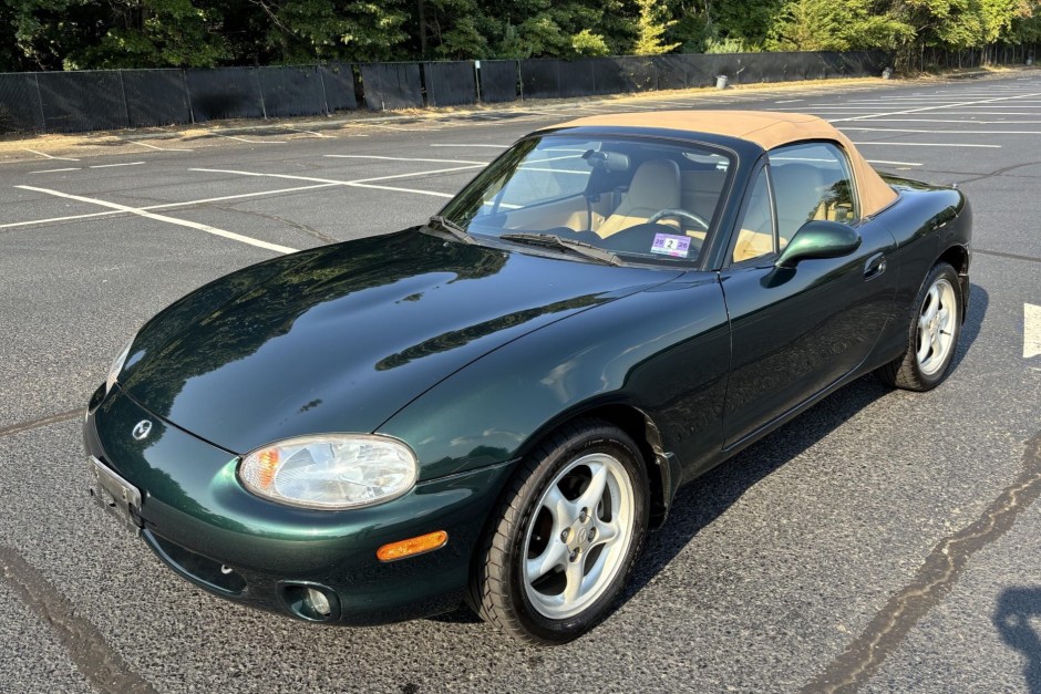 2000 Mazda NB MX-5 Miata sold for $12,250