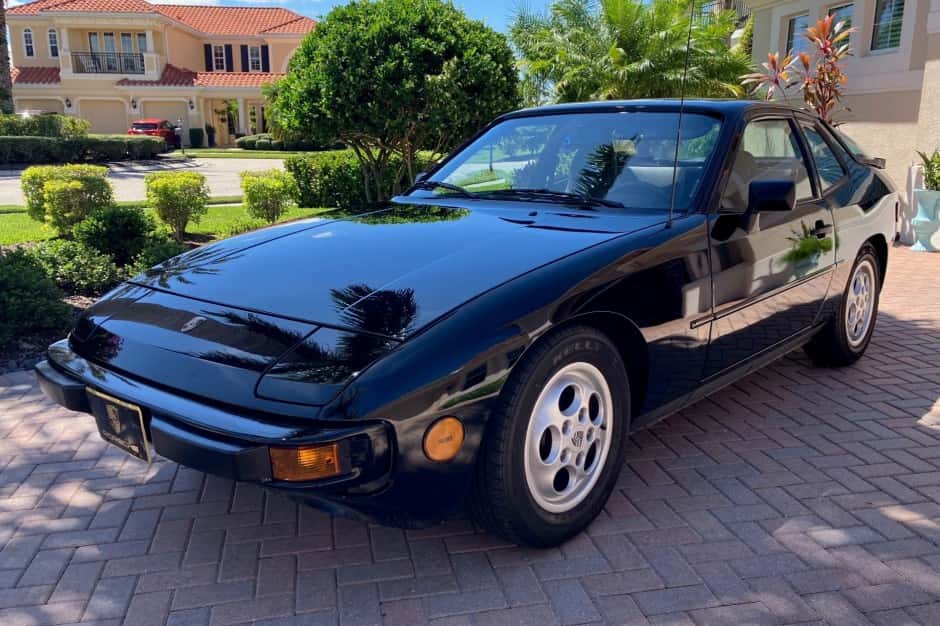 1988 Porsche 924 sold for $14,400