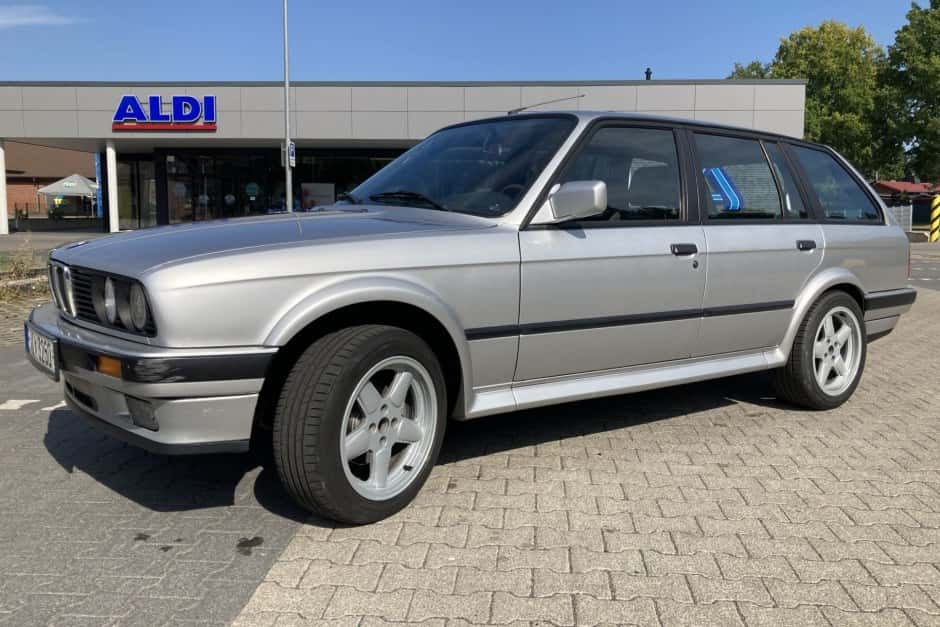1990 BMW E30 3-Series Touring sold for $14,000