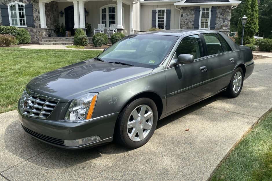 2007 Cadillac DTS sold for $10,999