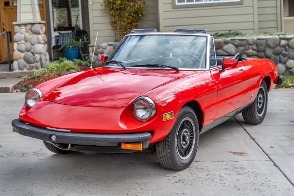 1977 Alfa Romeo 105/115 Spider Series 2 sold for $3,800