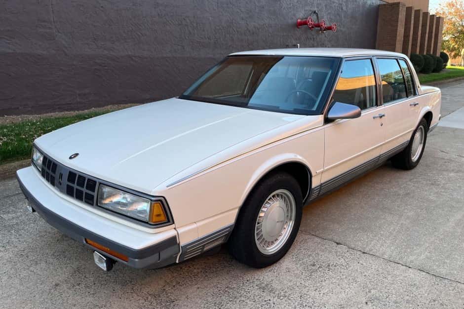 1990 Oldsmobile 98 sold for $10,300