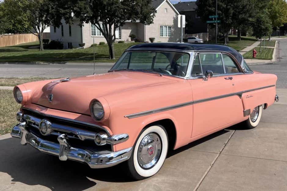 1954 Ford Crestline sold for $8,600