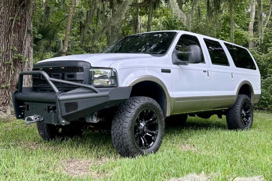 2000 Ford Excursion sold for $33,250