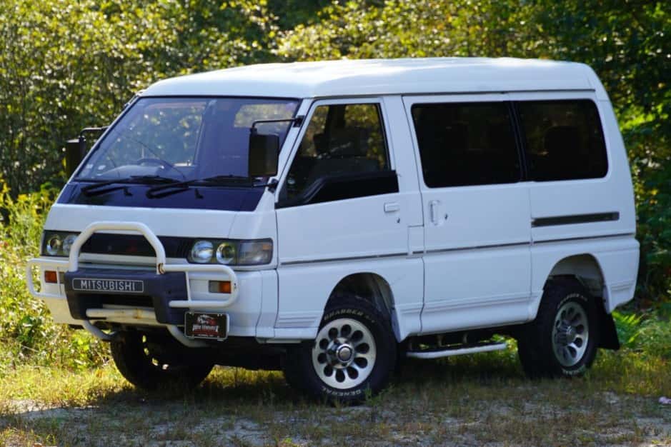 1992 Mitsubishi Delica sold for $8,300
