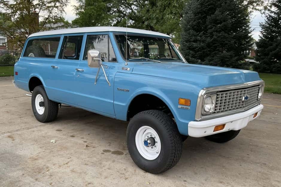 1972 Chevrolet Suburban (1967-1972) sold for $29,500