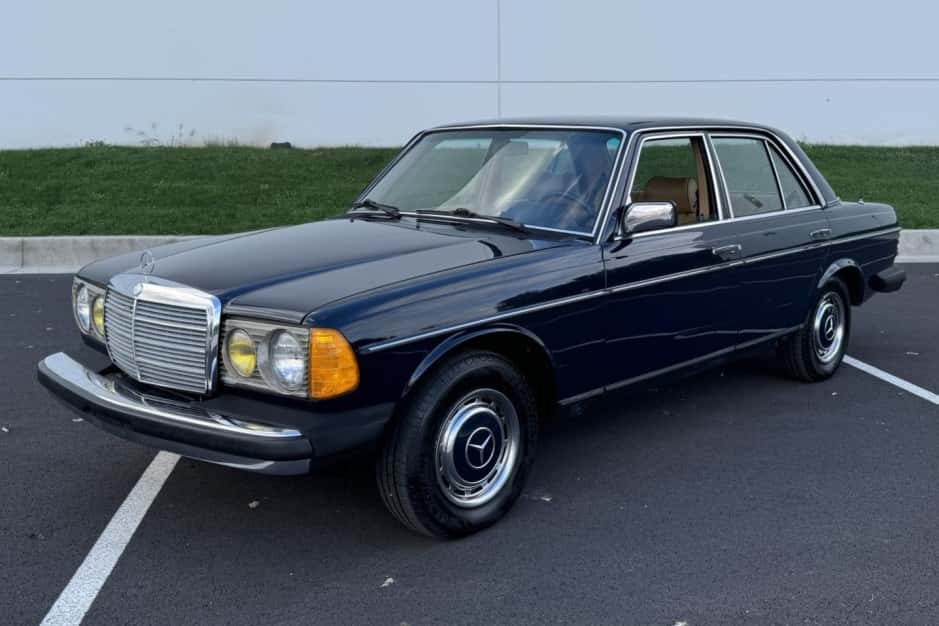 1981 Mercedes-Benz W123 sold for $13,000