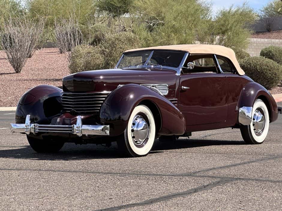 1937 Cord 810/812 sold for $215,000