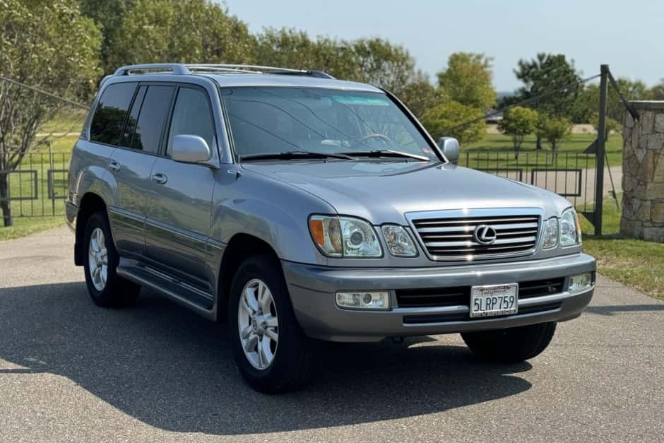 2005 Lexus LX470 sold for $33,500