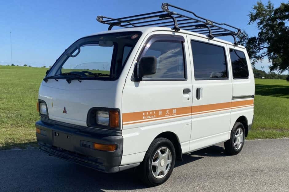1995 Mitsubishi Minicab sold for $8,400