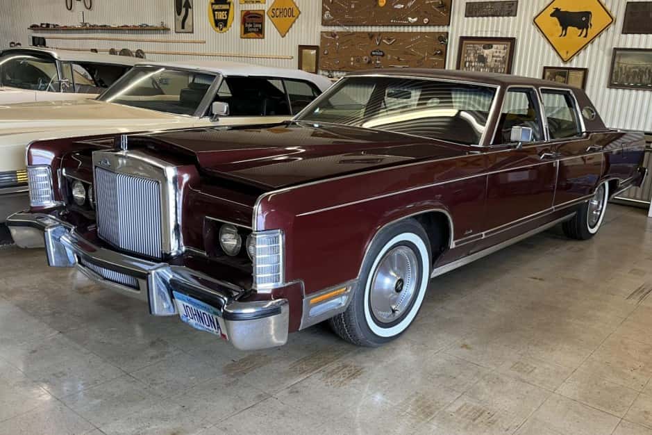 1979 Lincoln Town Car sold for $9,000
