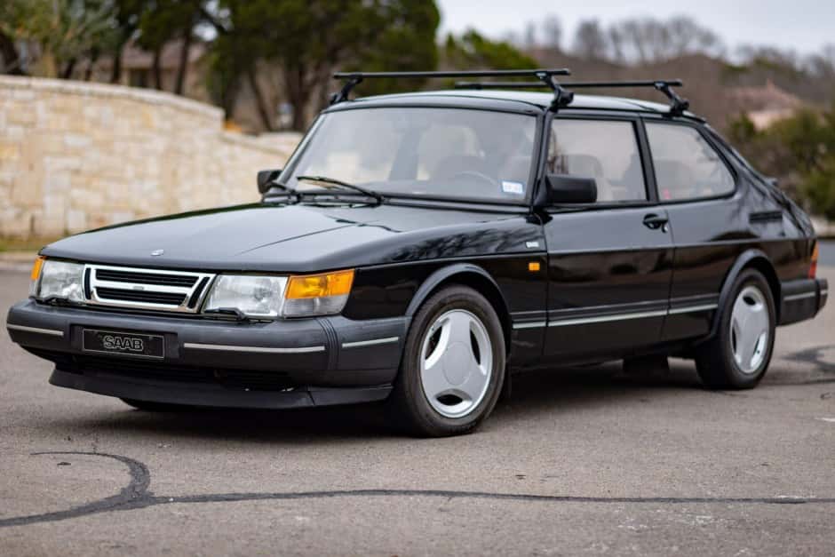 1992 Saab 900 sold for $7,100