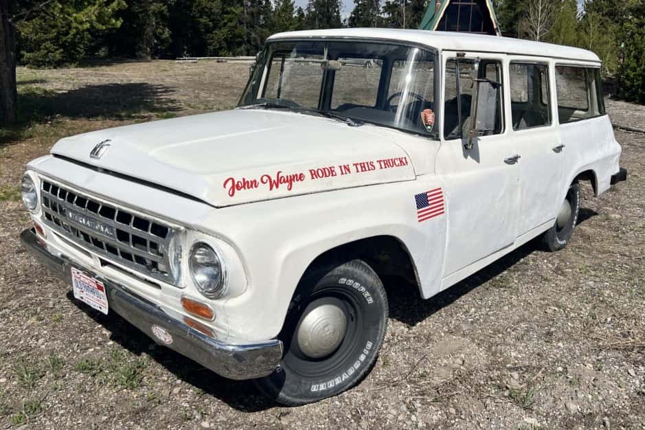 1965 International Harvester Travelall sold for $3,900