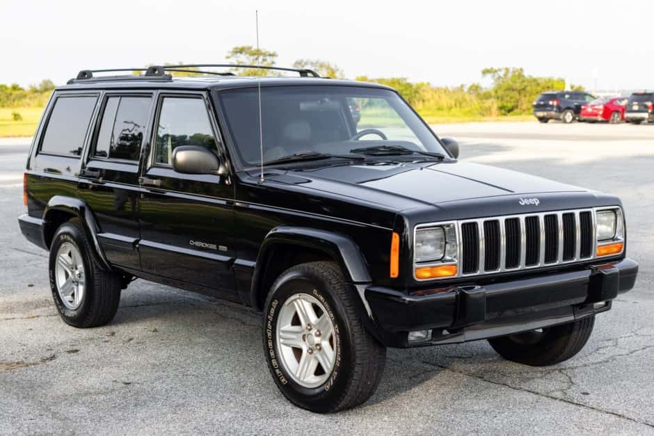 2000 Jeep XJ Cherokee sold for $13,100