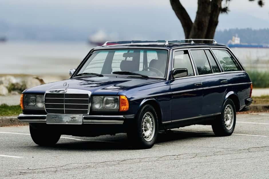 1982 Mercedes-Benz W123 sold for $15,500