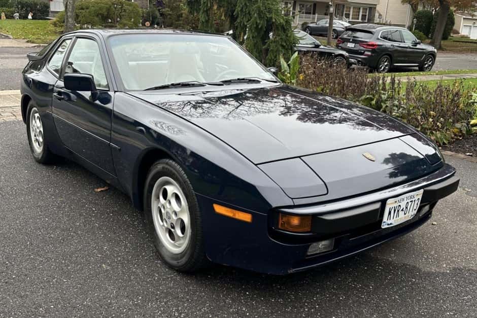 1989 Porsche 944 sold for $15,944