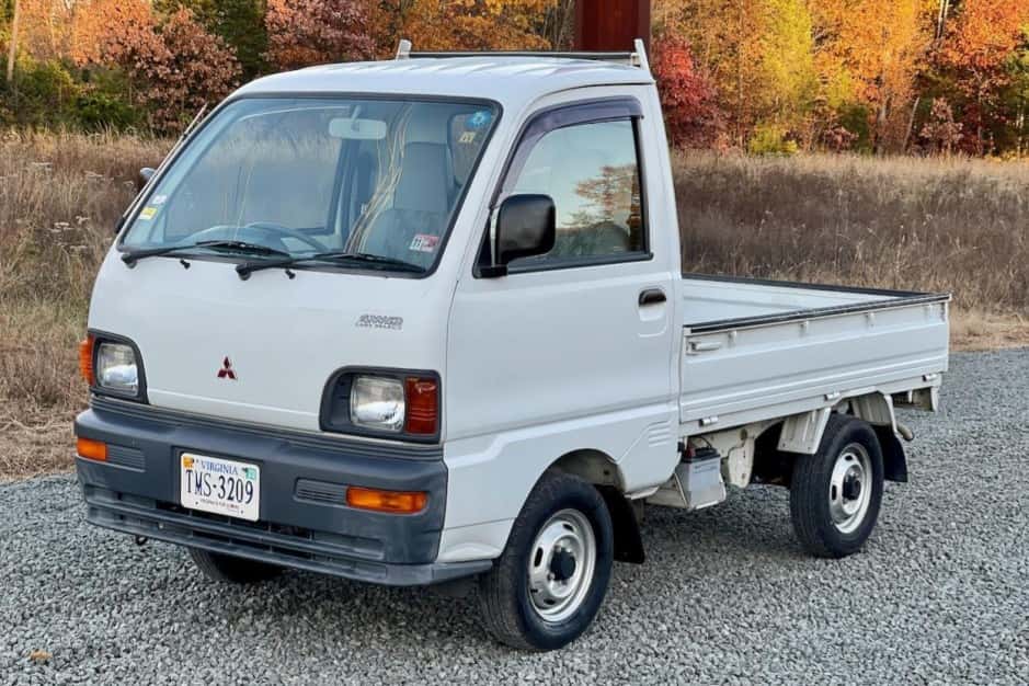 1998 Mitsubishi Minicab sold for $7,850