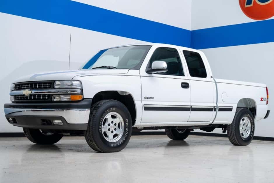 2002 Chevrolet Silverado GMT800 (1999-2007) sold for $34,500