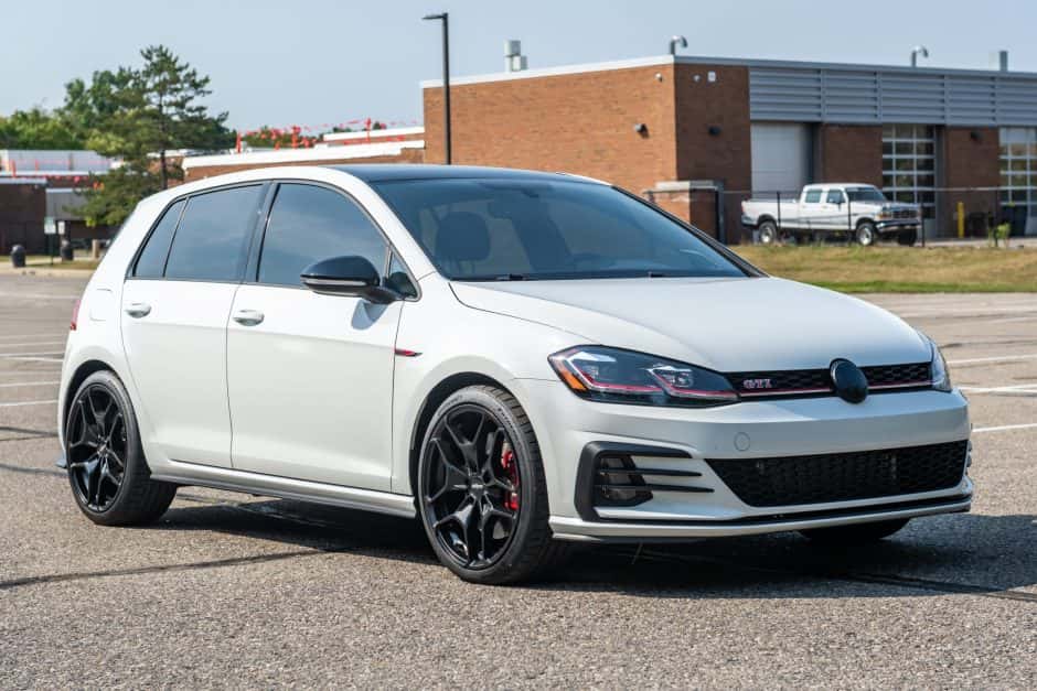 2019 Volkswagen GTI Mk7 sold for $19,000