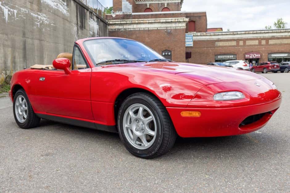 1994 Mazda NA MX-5 Miata sold for $16,594