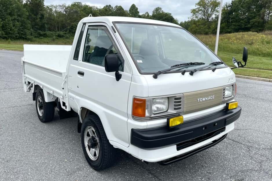 1993 Toyota LiteAce & TownAce sold for $9,900