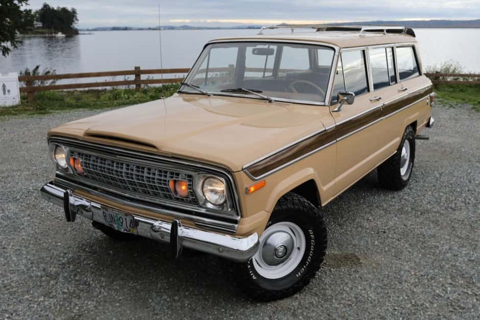 1976 Jeep SJ Wagoneer sold for $35,750