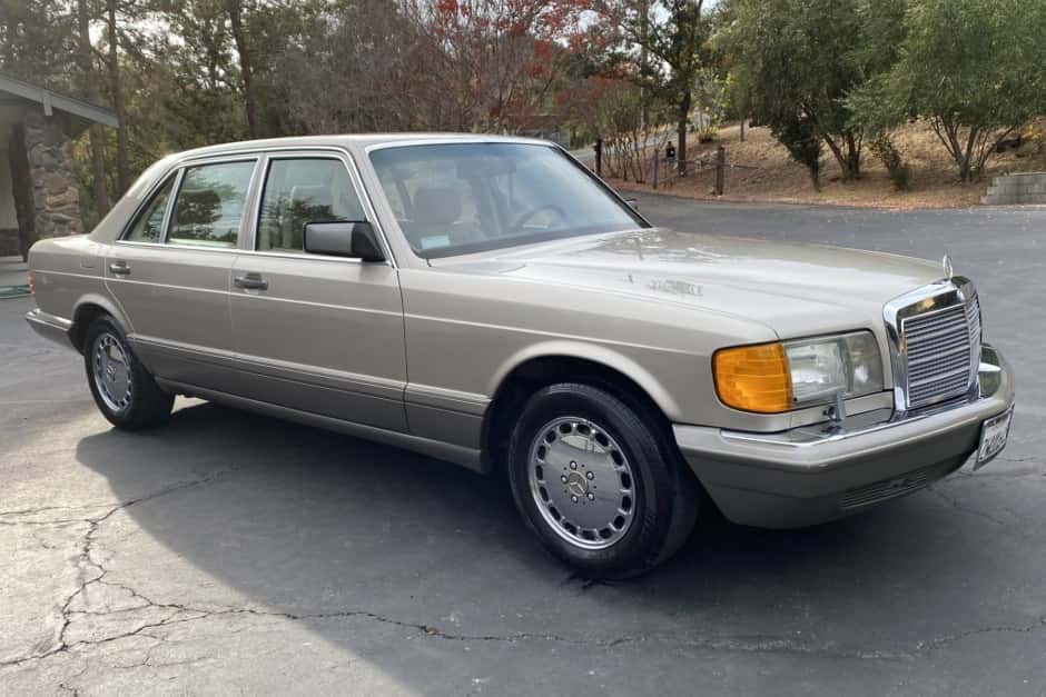1991 Mercedes-Benz W126 S-Class sold for $17,250