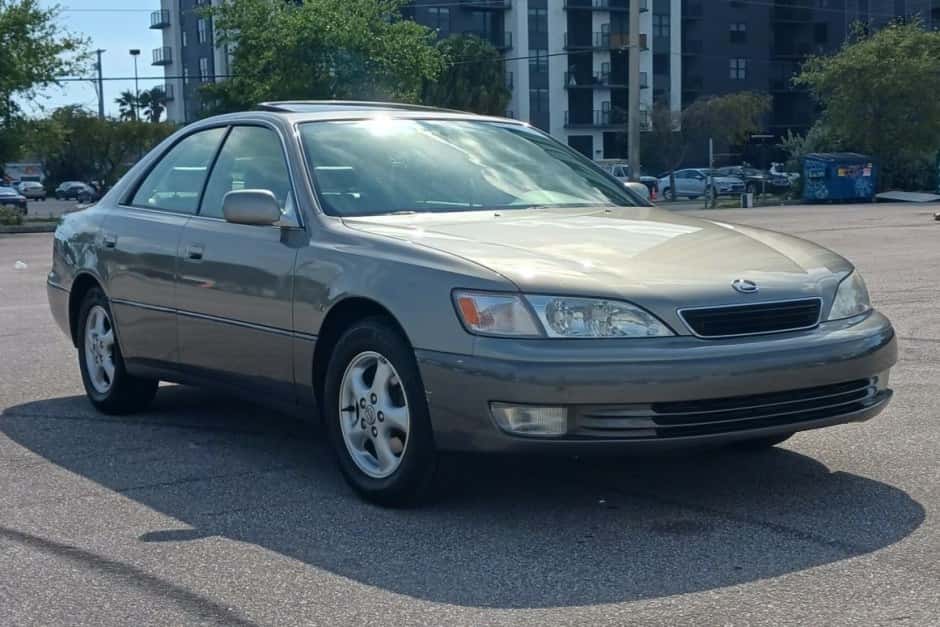 1997 Lexus ES sold for $7,500