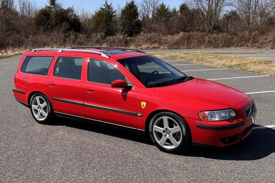 2004 Volvo V70R sold for $17,500