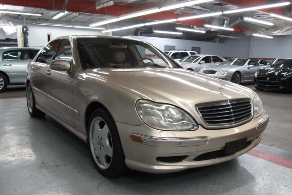 2001 Mercedes-Benz W220 S-Class sold for $7,500