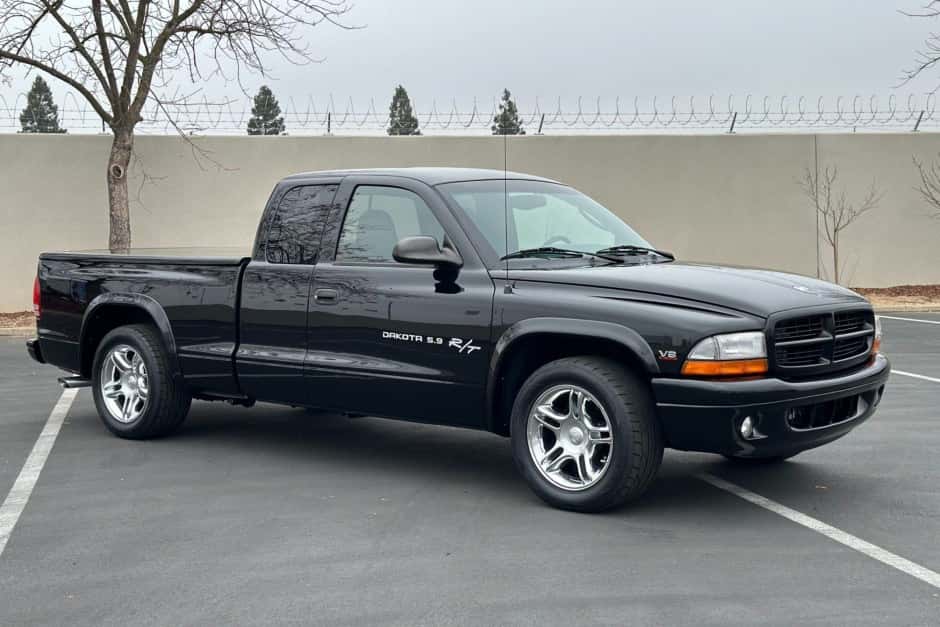 2000 Dodge Dakota (1997-2004) sold for $30,000