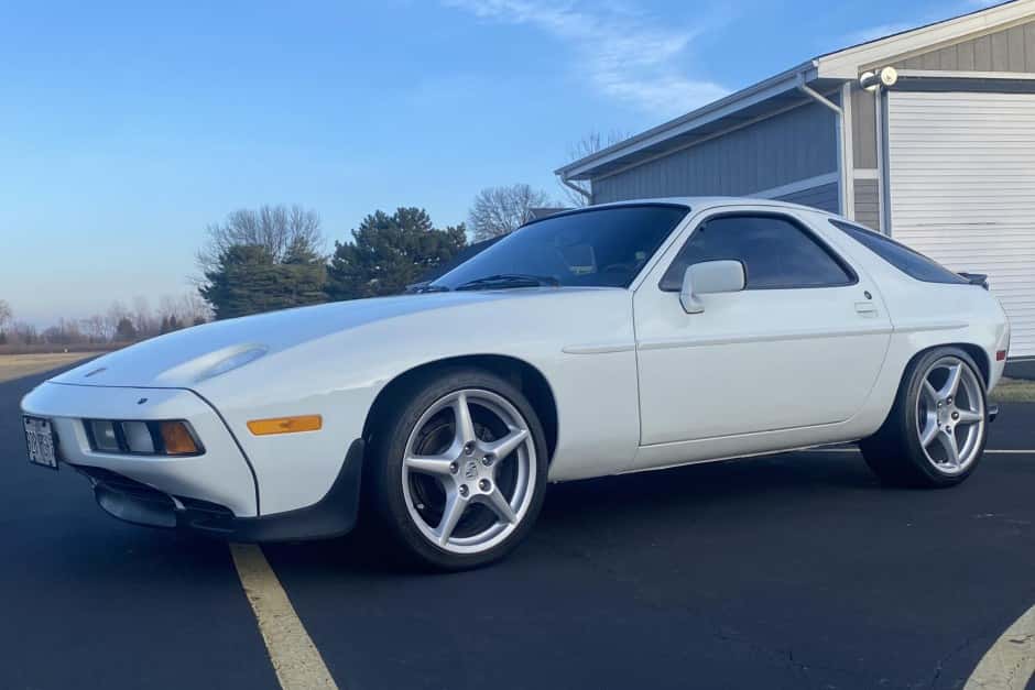 1984 Porsche 928 sold for $23,750