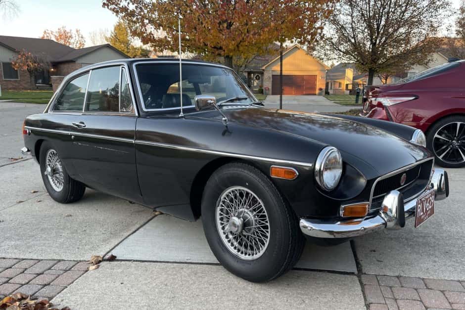 1971 MG MGB sold for $5,904