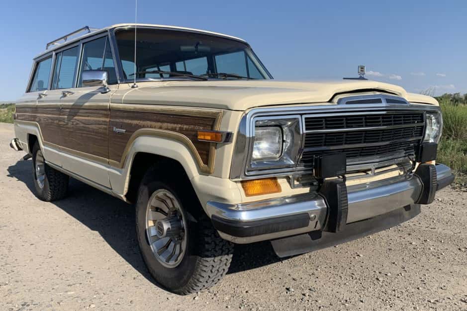 1986 Jeep SJ Grand Wagoneer sold for $9,100
