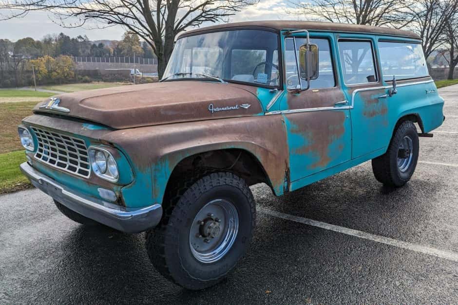 1962 International Harvester Travelall sold for $12,000