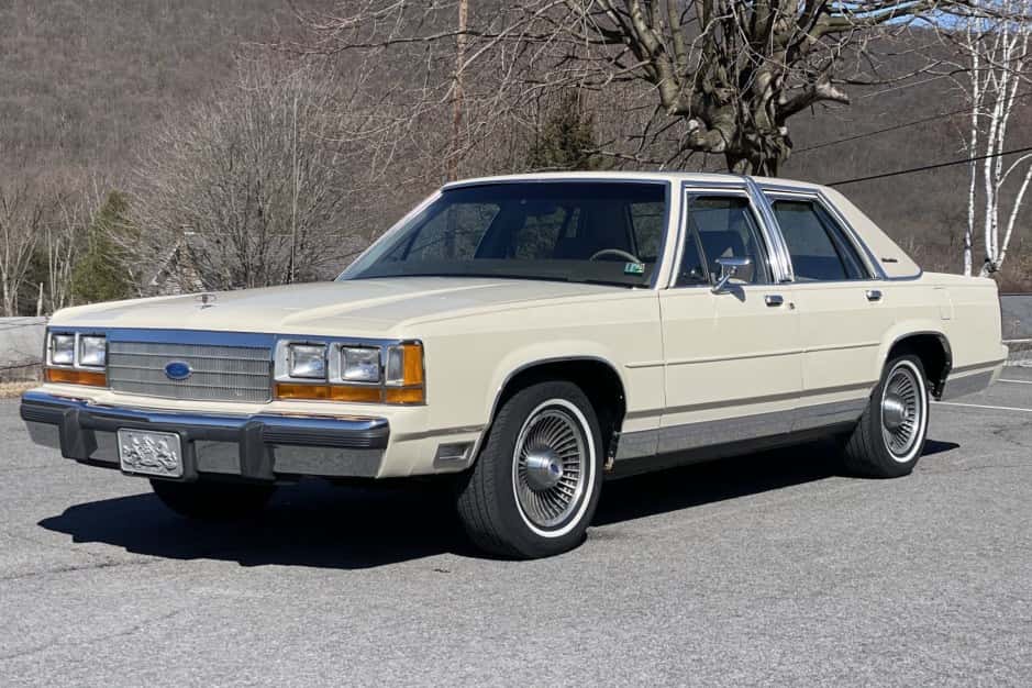 1989 Ford LTD sold for $8,400