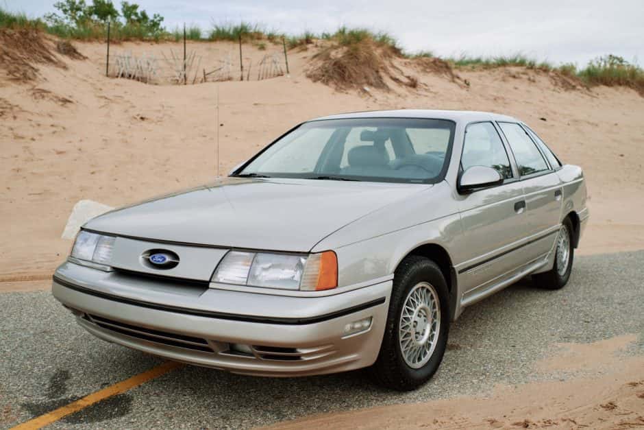 1989 Ford Taurus SHO sold for $10,900