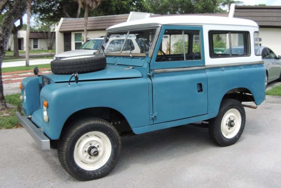 1972 Land Rover Series 88 sold for $10,500