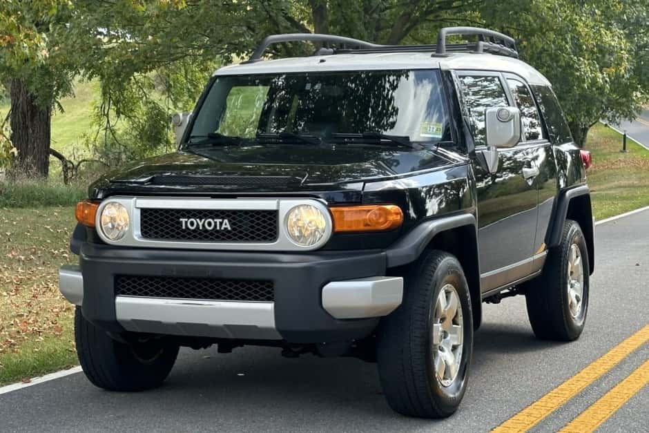 2008 Toyota FJ Cruiser sold for $10,000