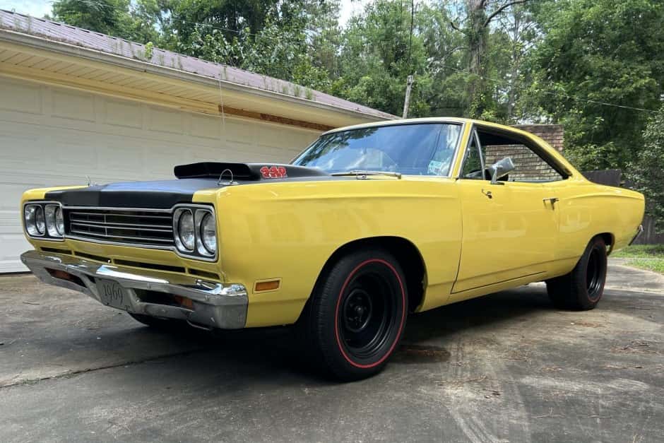 1969 Plymouth Road Runner sold for $37,440