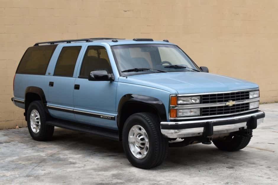 1992 Chevrolet Suburban (GMT400 1992-1999) sold for $12,000
