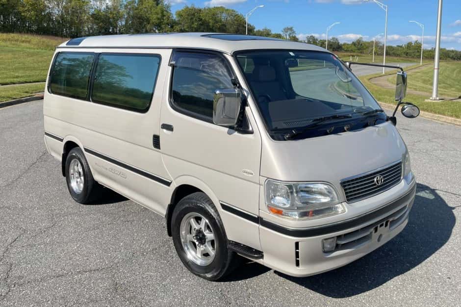 1999 Toyota HiAce sold for $10,500