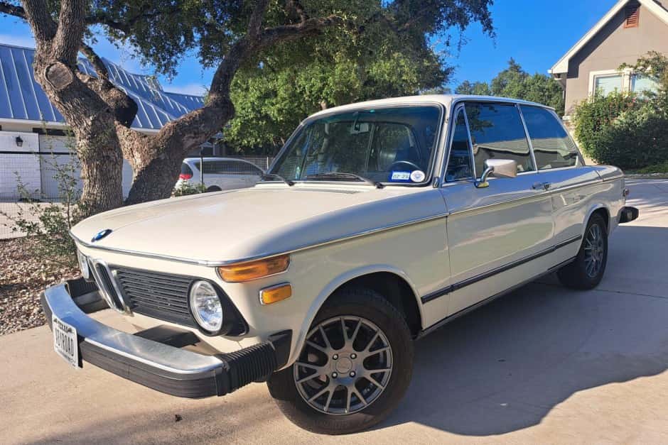 1976 BMW 2002 sold for $15,226