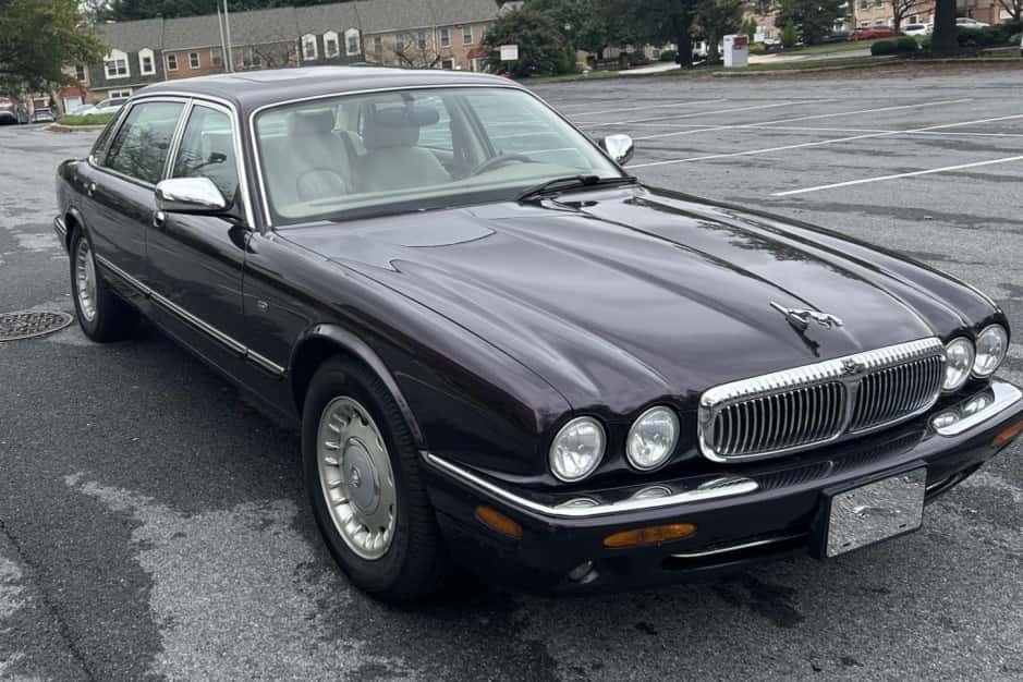 1999 Jaguar X308 XJ (1998-2003) sold for $12,250