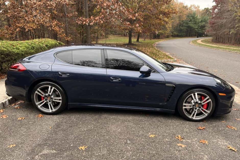2014 Porsche Panamera sold for $35,800