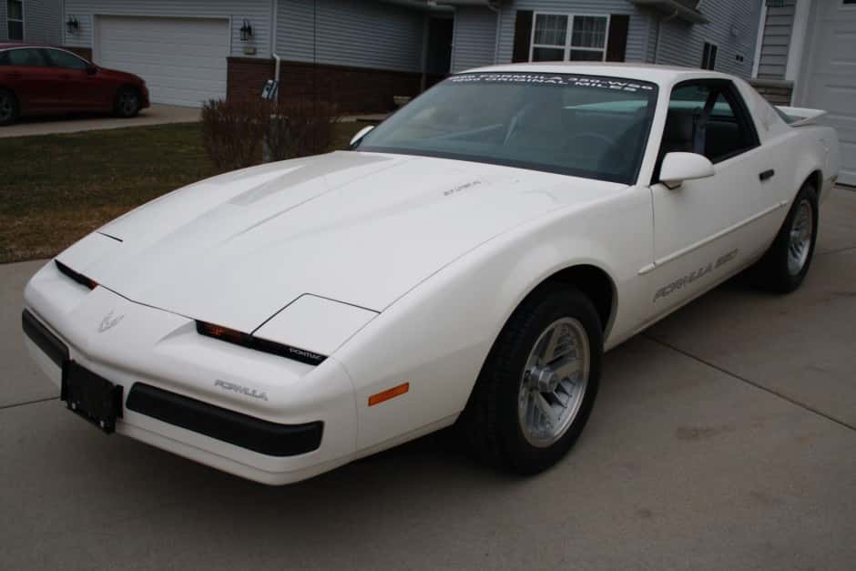 1990 Pontiac Firebird (1982-1992) sold for $28,100