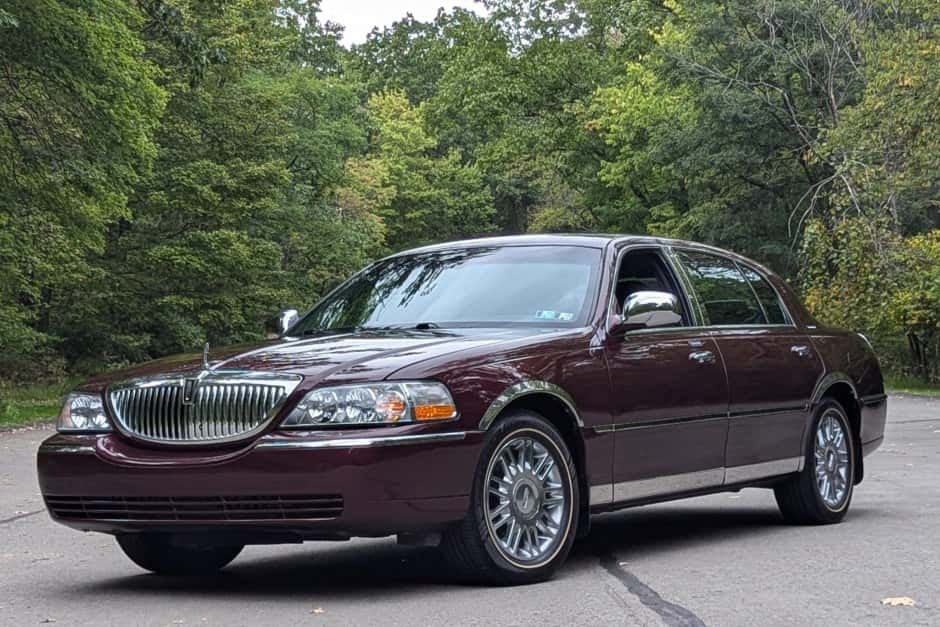 2008 Lincoln Town Car sold for $20,500