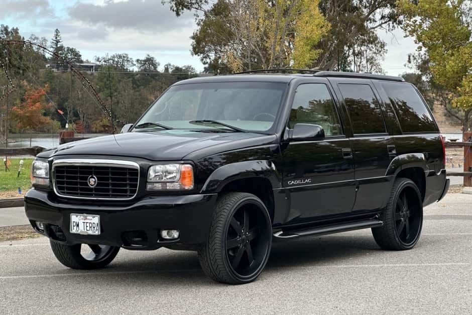 1999 Cadillac Escalade GMT400 (1999-2000) sold for $12,500